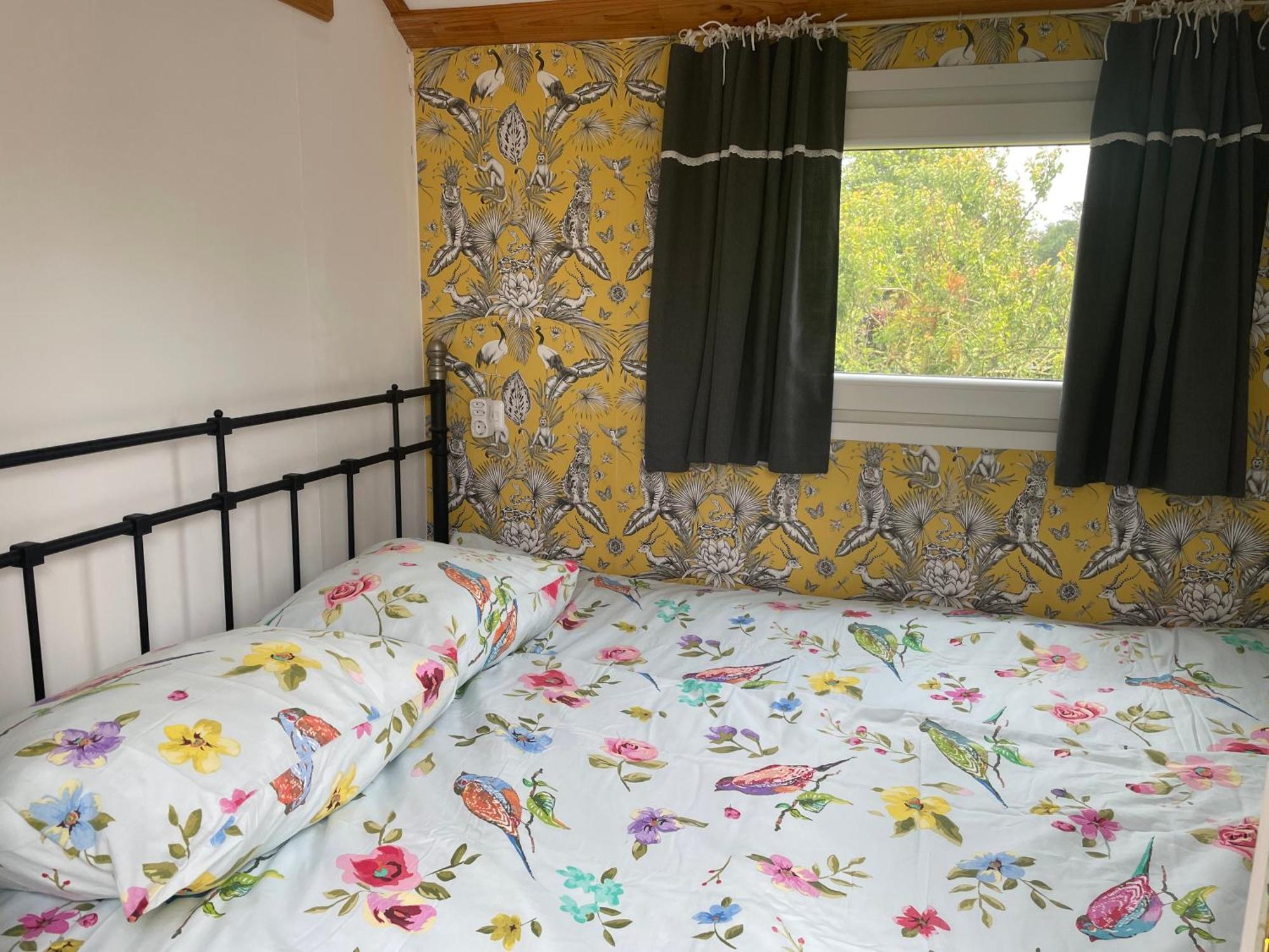 Pipowagen Mamaloe Bed & Breakfast Kesteren Bagian luar foto