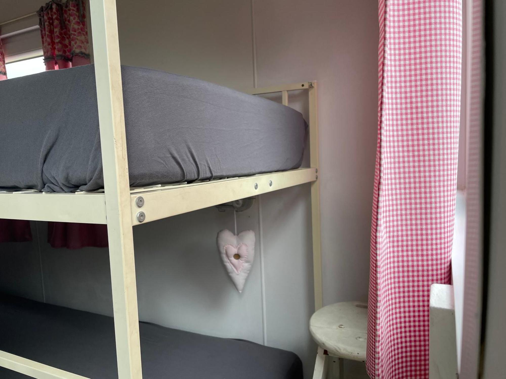 Pipowagen Mamaloe Bed & Breakfast Kesteren Bagian luar foto